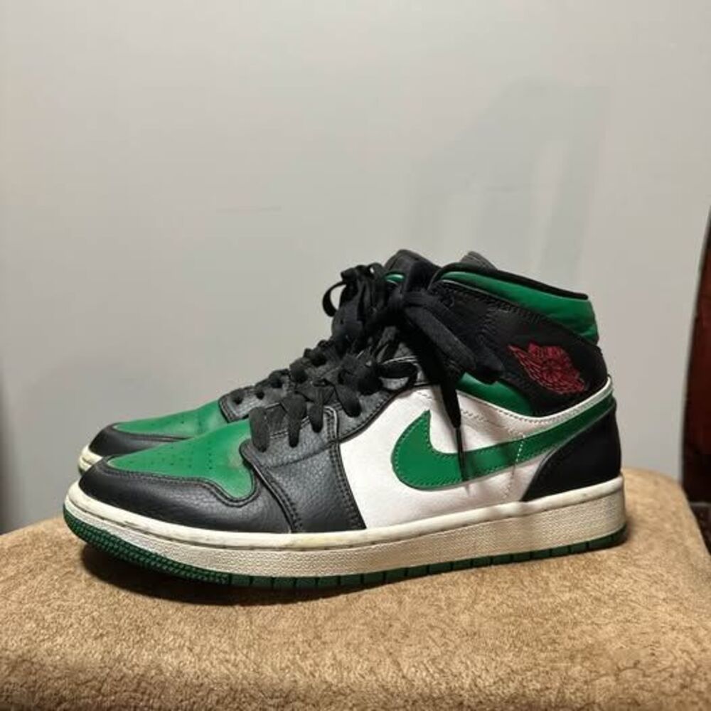Nike Air Jordan 1 Mid “Pine Green”